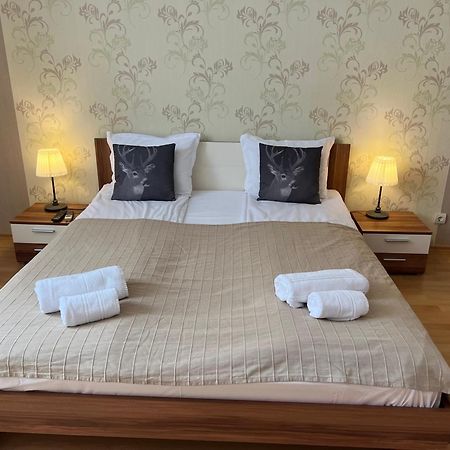 Flora Hotel Apartment 103 波罗维茨 外观 照片
