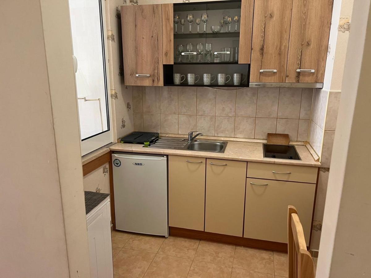 Flora Hotel Apartment 103 波罗维茨 外观 照片
